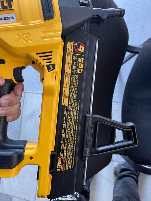 Акумулаторен такер за бетон DeWALT DCN890N