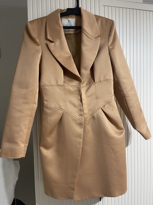 Рокля тип сако.