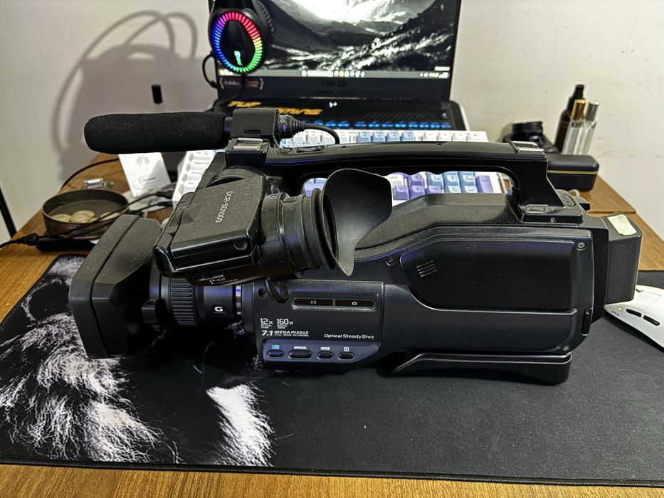 Профессиональная видеокамера Sony Handycam