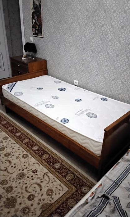 Кровать с матрасом