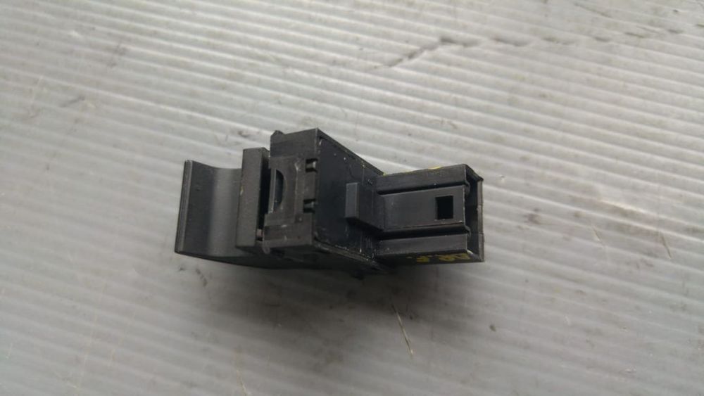 buton geam dreapta fata vw passat b6 7l6959855b