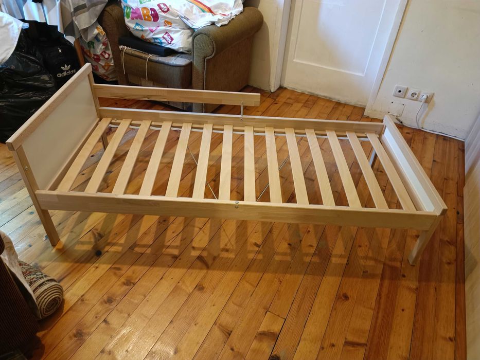 Чисто ново детско легло с матрак - размери: 164/77 см.