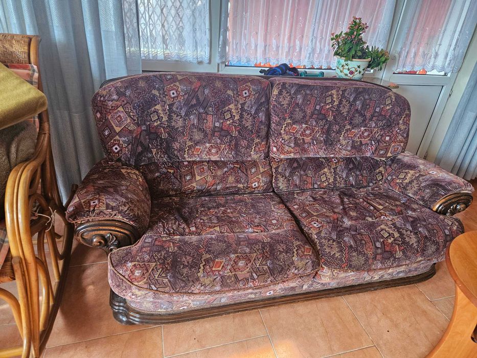 Продавам диван 1 тройка и 1 двойка