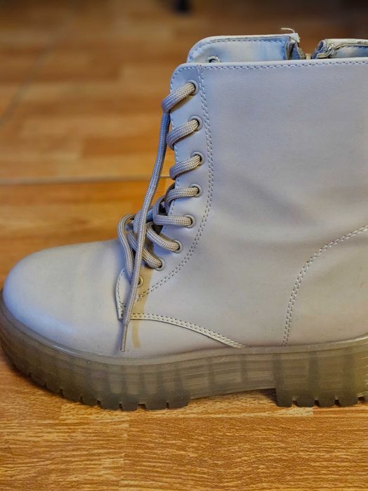 Ghete crem , cu platforma