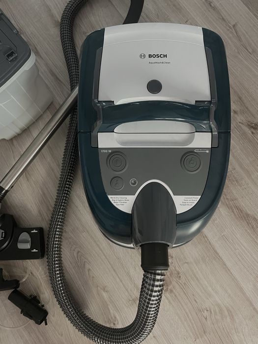 Перяща прахосмукачка Bosch BWD41720