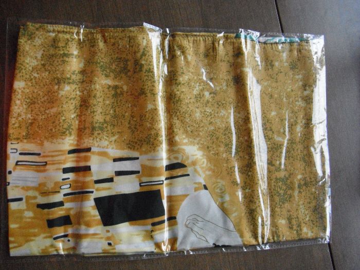 Копринен шал "Целувката" на Г. Климт и елегантен портфейл