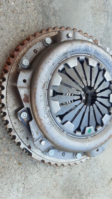 Kit ambreiaj VALEO: Placa presiune , disc ambreiaj si volanta