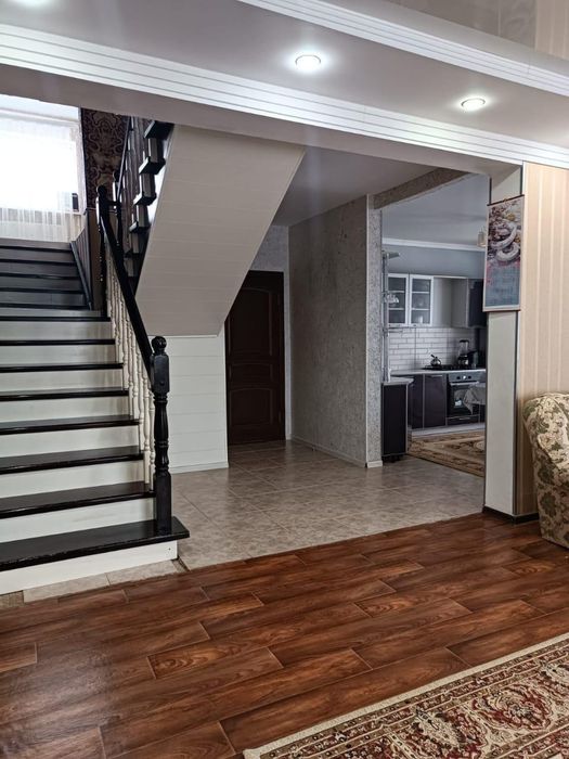 Продается дом 10 комнат 240 м