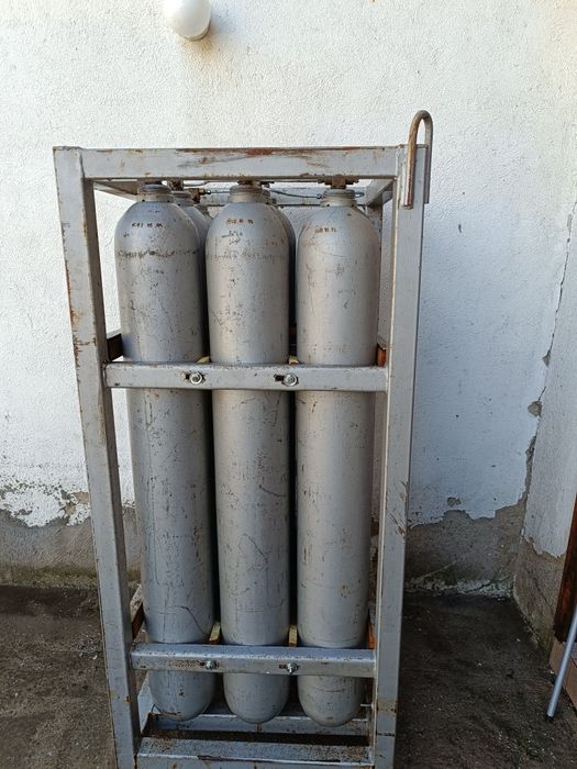Батерия от бутилки за транспортиране на природен газ