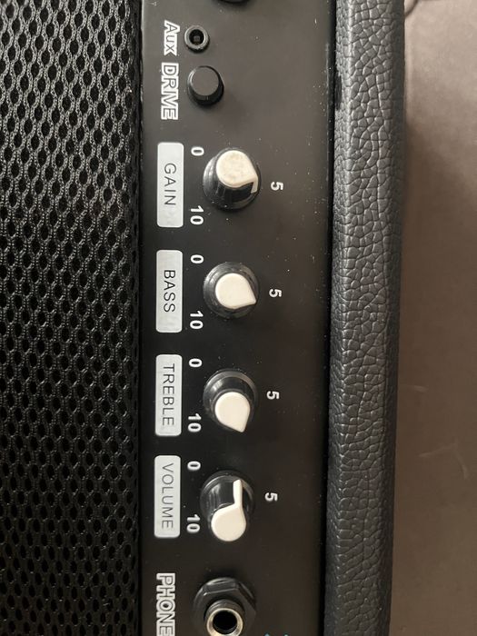 Комбоусилитель для электрогитары новый