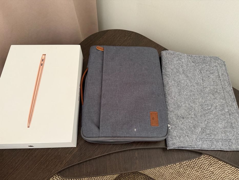 MacBook Air, 13,3, 8/128, 2019 года