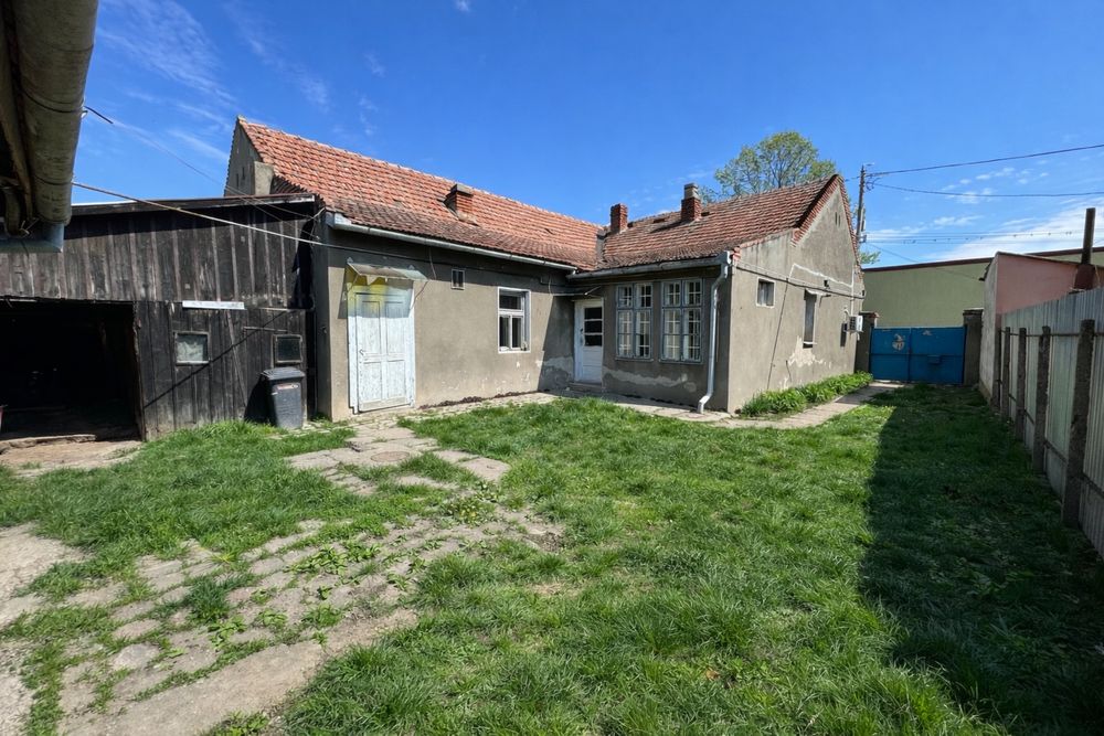 Casa pe colt 8 camere,teren 650 mp de vanzare zona Padurii front mare