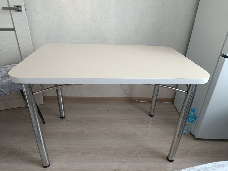 Продам стол в идеальном состоянии