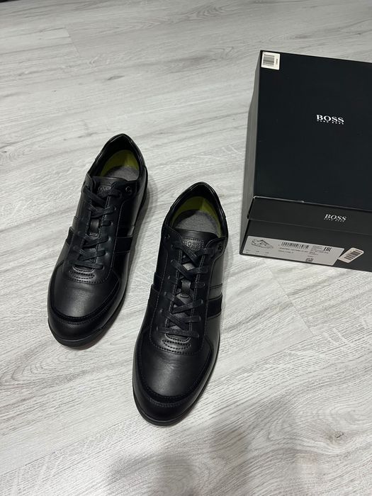 Нови обувки Boss