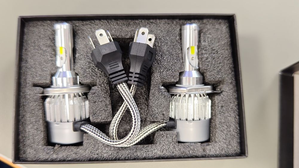 Becuri Led auto H4