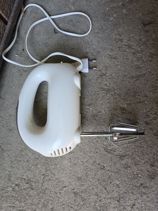 Продаю миксер электрический.