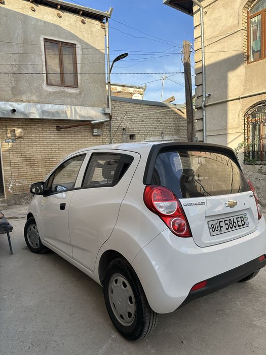 Spark avtomobili sotiladi