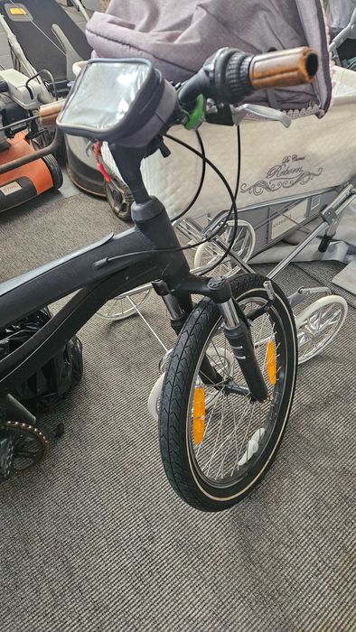Bicicleta BMW 20" pentru copii intre 6 si 9 ani.