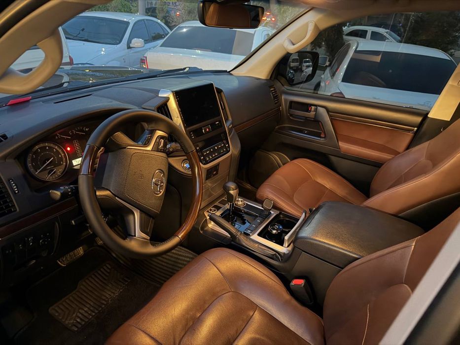 Toyota Land Cruiser 200