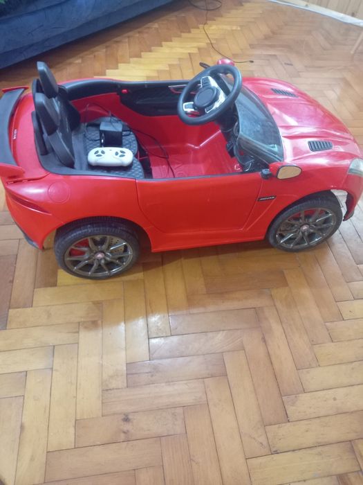 Продавам акумулаторна кола