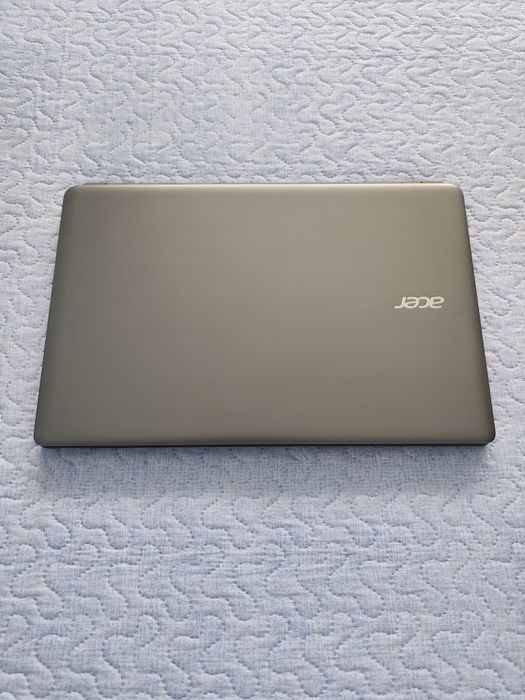 Laptop Acer Aspire 15.6" FHD Cpu i5,Amd Radeon R7 2Gb,Ssd 240Gb,8Gb Ram