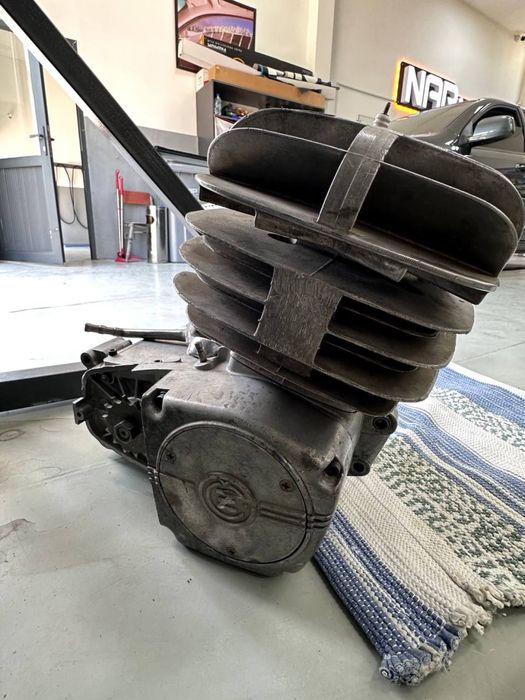 Продам мотор CZ 500 все расходники стаят новые.