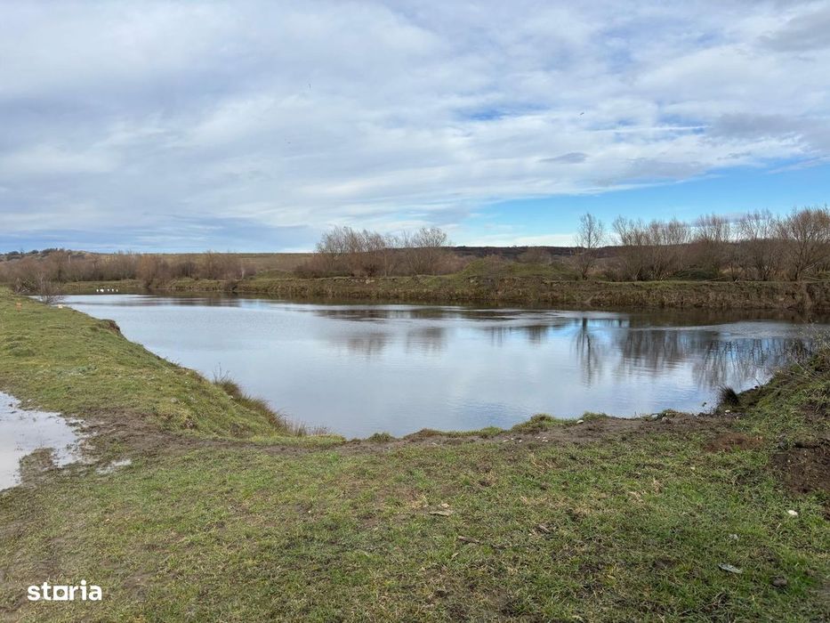 Teren extravilan 24.000 mp cu lac cu pesti zona Cristian