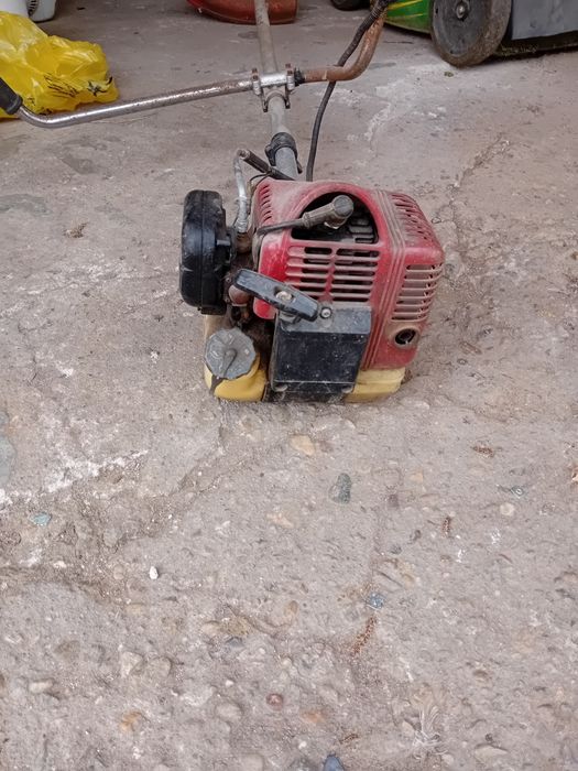 Coasa cu fir  kavasaki  in stare de functionare bună