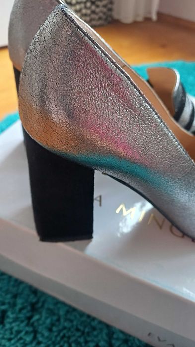 Дамски кожени обувки с ток