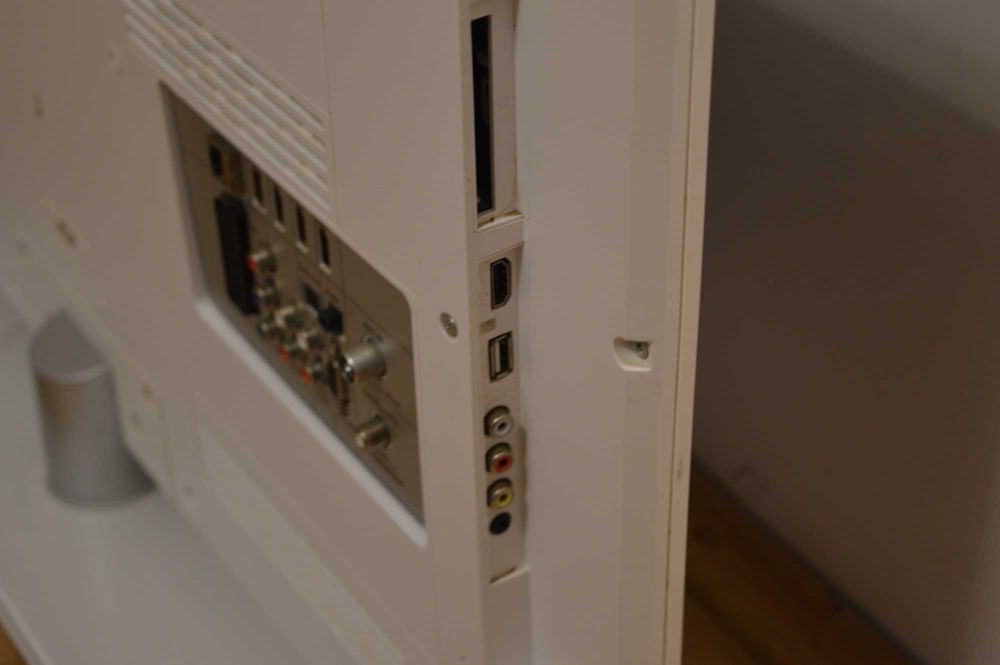 Smart LCD EDGE LED телевизор Grundig 32 VLE 8130 WL