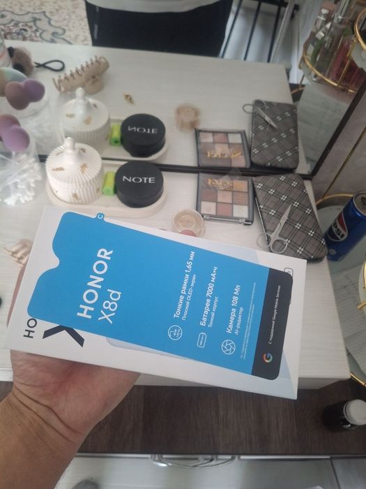 Xonor x8d telefoni sotiladi narxi 4milion som boladigan narxi shu