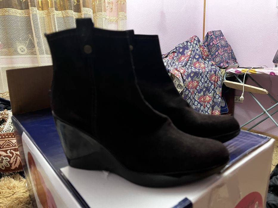 Продам женские ботинки 37 размер