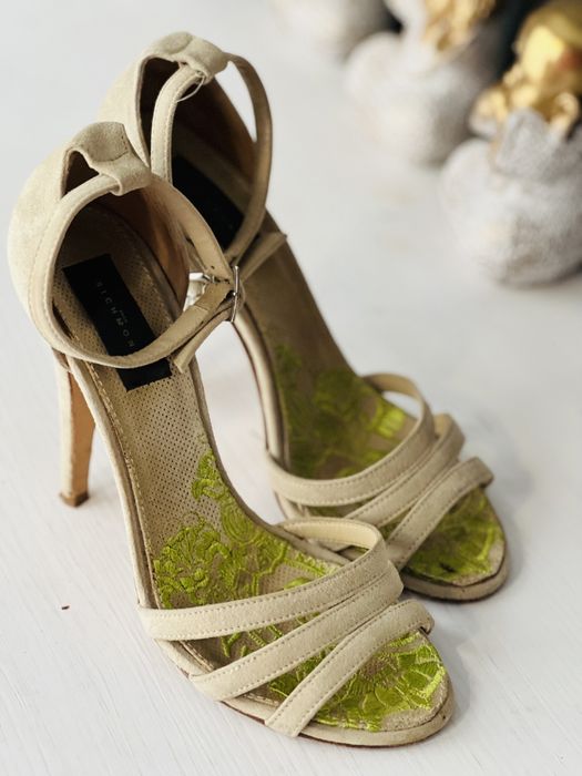 Pantofi John Richmond nude!
