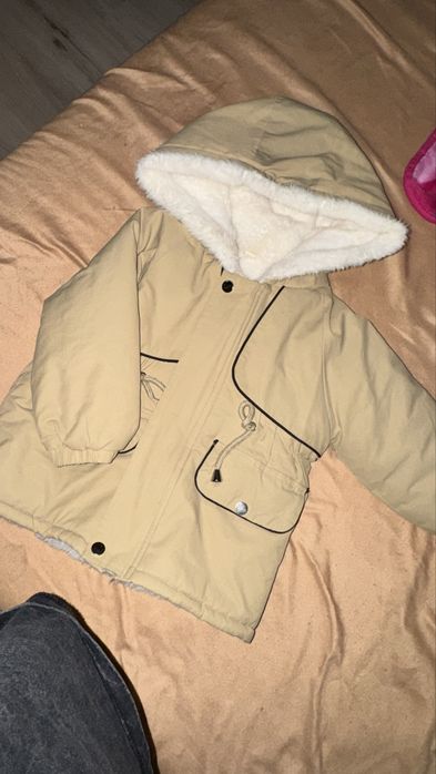 Продам детскуб куртку