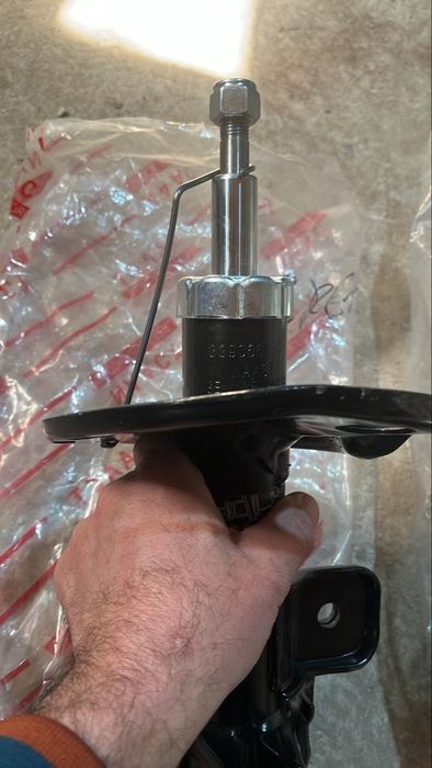 Toyota Corolla E150 амортизатор