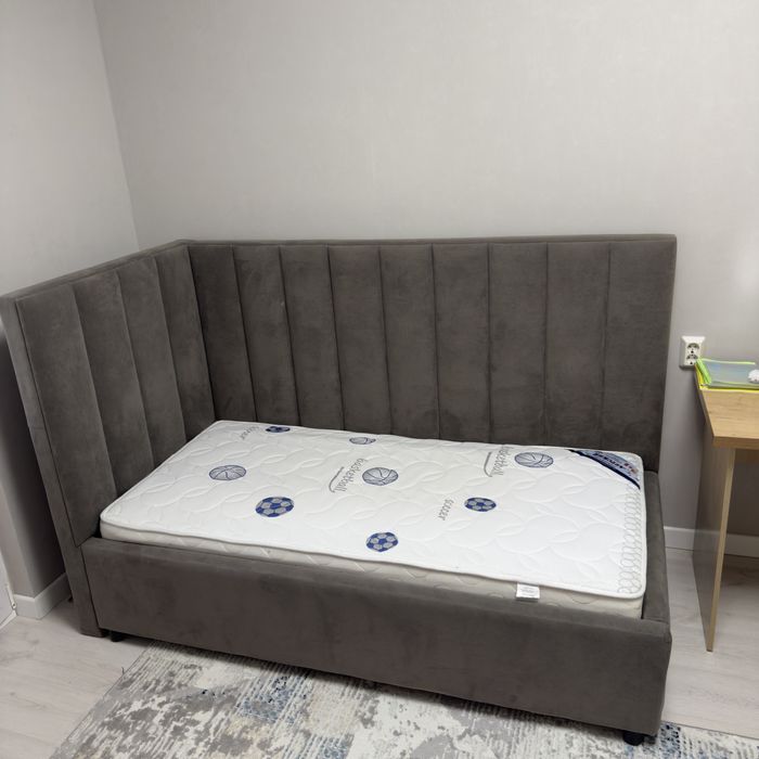 Детская кровать с матрасом