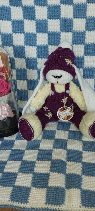 Вязанные игрушки Зайка