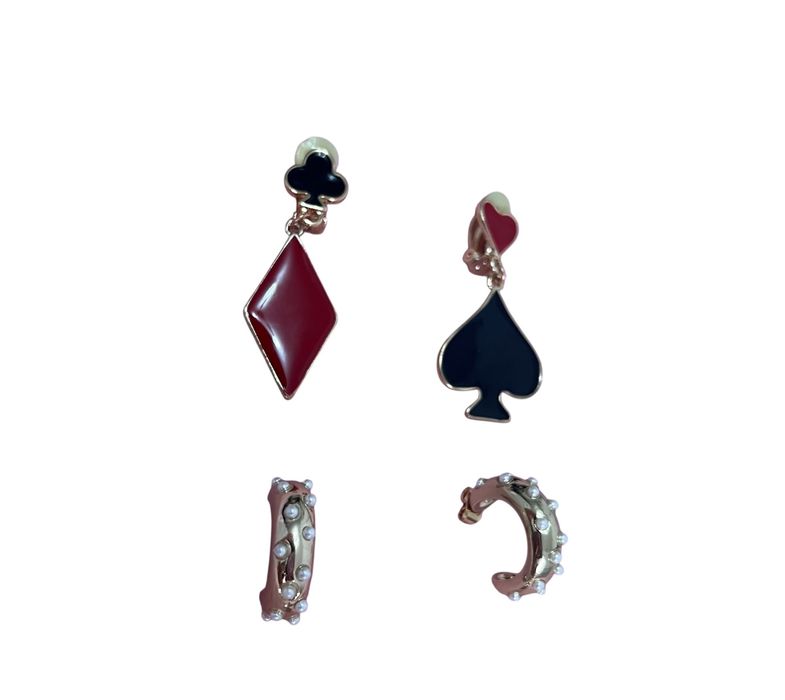 Set 4 perechi cercei aurii – simboluri cărți de joc, perle și cercuri