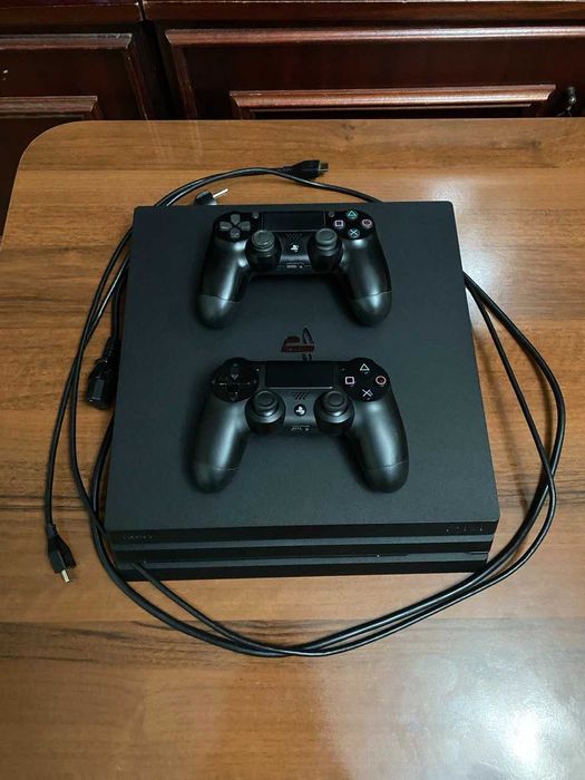 Продаётся PS 4 Pro 1 Tb с 2 оригинальными джойстиками