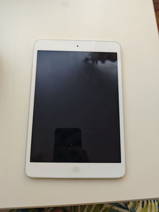Vând iPad mini 2