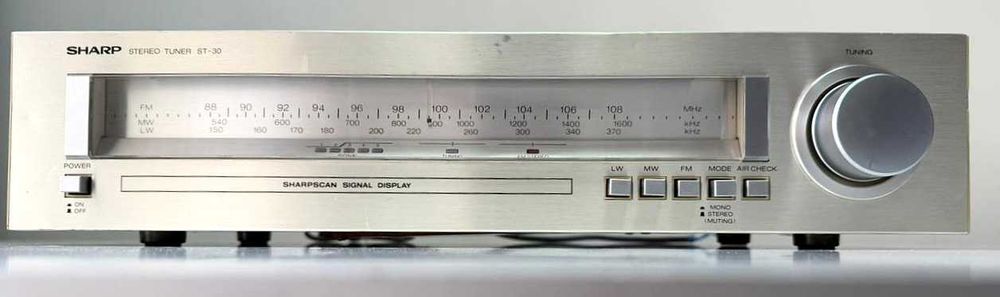 Sharp ST 30 Tuner – Radio scala – Slim Design pt Amplificator