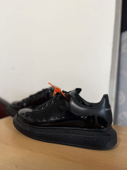 vand adidasi alexander mcqueen