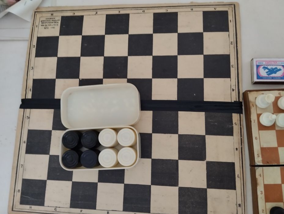 Шахматы продам корболитовые