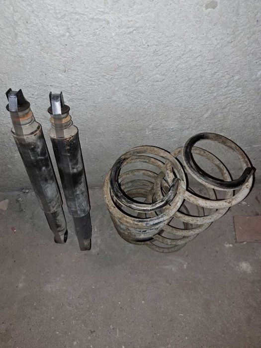 Ориг. зад. аморт.+зад.пружини/ Тойота 4Рънър 2.4TD/Toyota 4runner 2gen