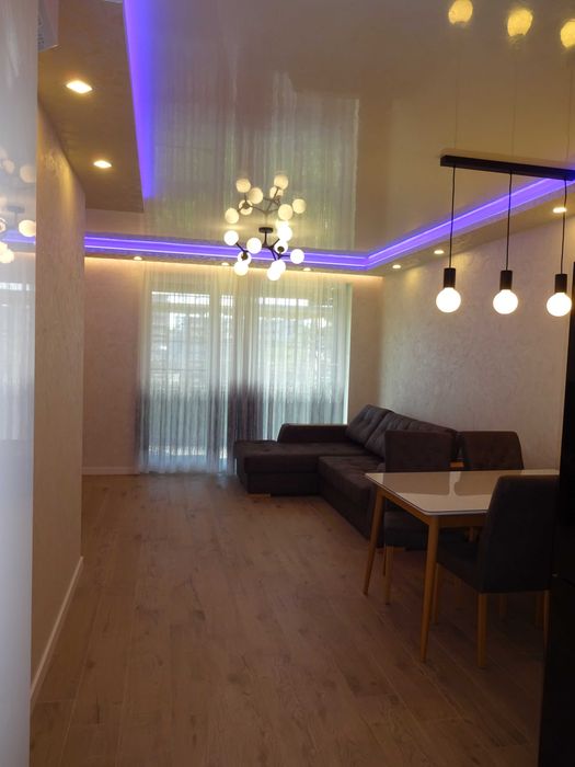 Дава се под наем Тристаен апартамент в Варна, Бриз - 94 кв.м за 850 € - Снимка #1