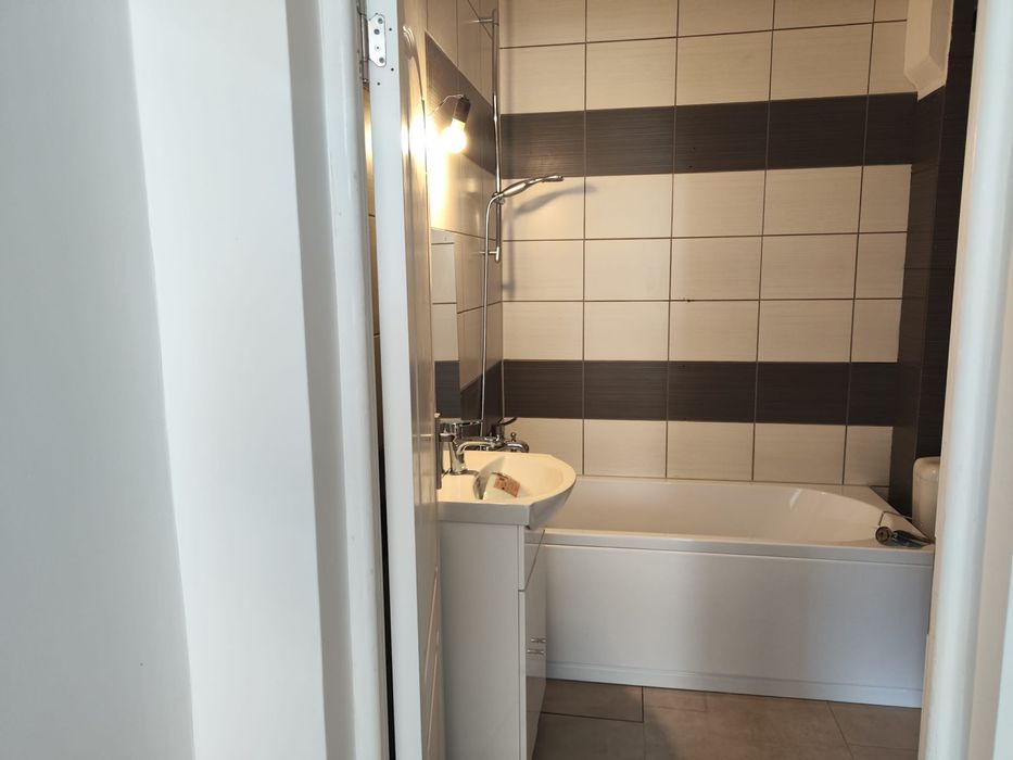 Închiriez apartament