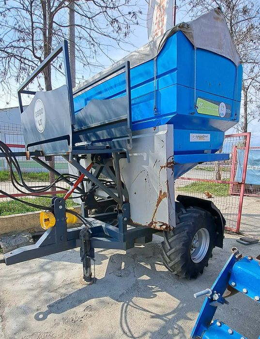 MA /distribuitor de îngrășăminte /10-18M /2500 litri /BUFER /stoc