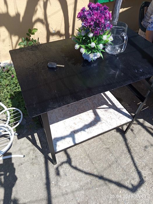 Пейка със метална конструкция