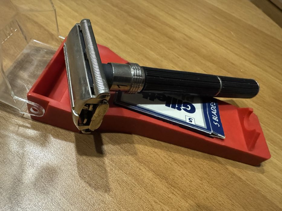 Aparat de ras clasic