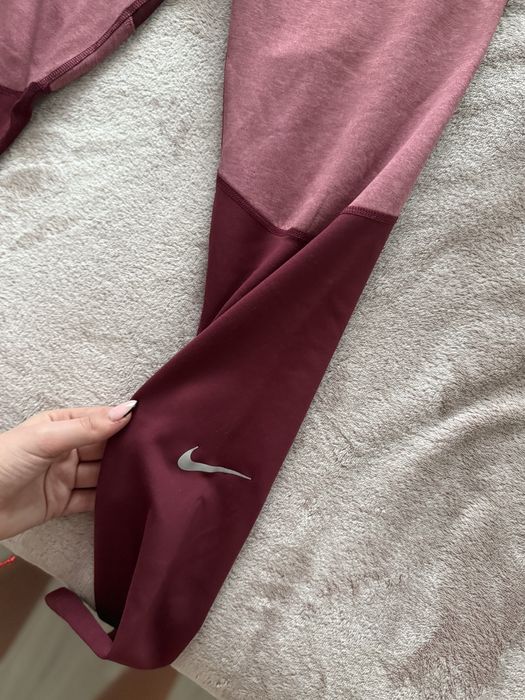 Розов клин Nike.